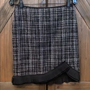 gorgeous WHBM skirt with ruffled hem, Sz2